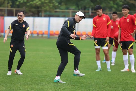 夜夜嘿视频免费看